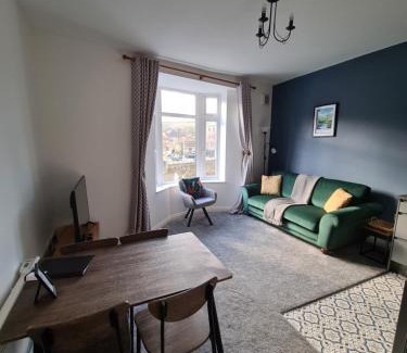 Mytholmroyd Apartment | Modern River View Mytholmroyd Apartment