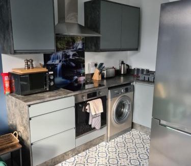 Mytholmroyd Apartment | Modern River View Mytholmroyd Apartment
