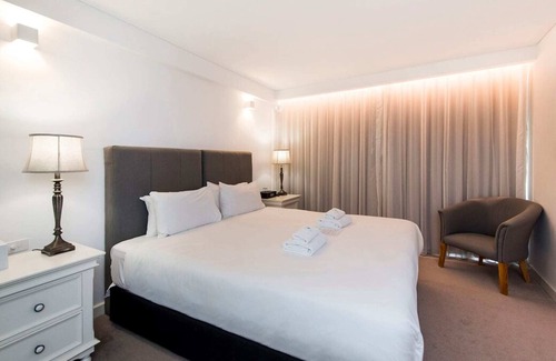 Perth Apartment | Modern Room With Rooftop Terrace Located Centrally