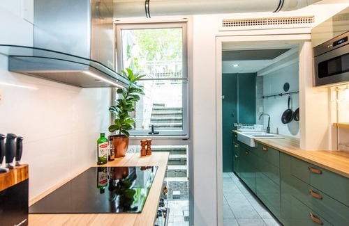 Perth Apartment | Modern Room With Rooftop Terrace Located Centrally