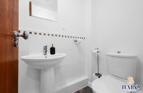 Clayton Apartment | Modern spacious 2Bedroom Apartment Great! Location by Etihad ManCity stadium& coop Live Arena