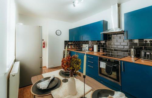 Bootle House | Modern Spacious 4 Bed - Sleeps 7
