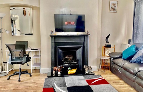 Manchester Apartment | Modern, spacious and comfortable 3 bedroom home.