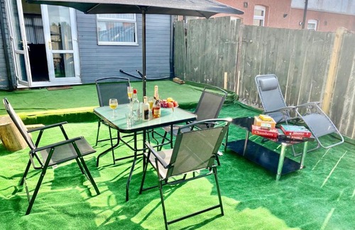 Manchester Apartment | Modern, spacious and comfortable 3 bedroom home.
