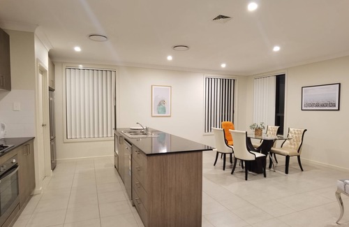 Gregory Hills House | Modern & Spacious house in Gregory Hills