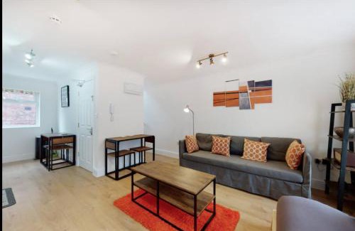Whitechapel Apartment | Modern split level 1 bedroom flat in Aldgate