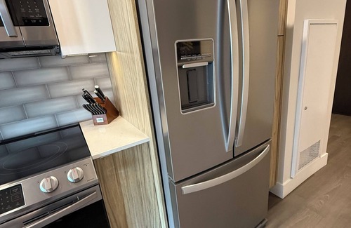 Downtown Halifax Apartment | Modern & spotless, 1 Bedroom Downtown Halifax with 6 appliancs
