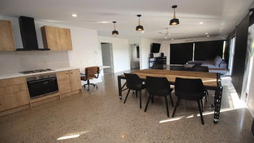 Horseshoe Bay House | Modern Stay On The Bay