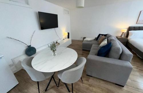 Queen's Gate Apartment | Modern studio in popular South Kensington location