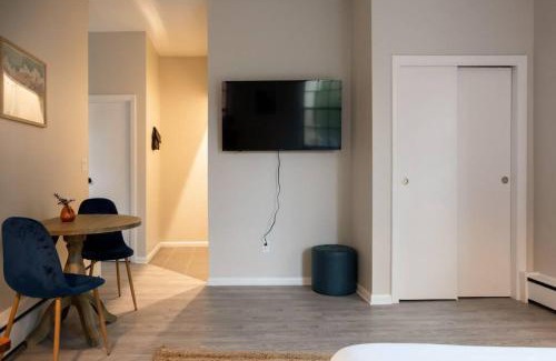 Prudential - St. Botolph Apartment | Modern Studio in South End