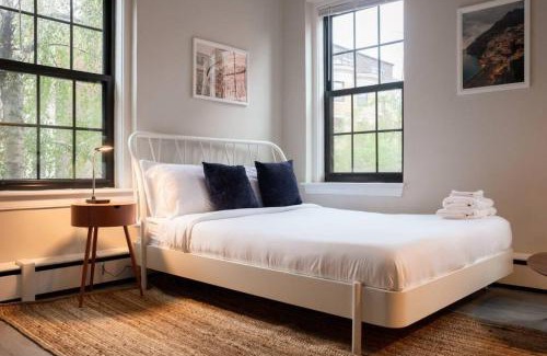 Prudential - St. Botolph Apartment | Modern Studio in South End