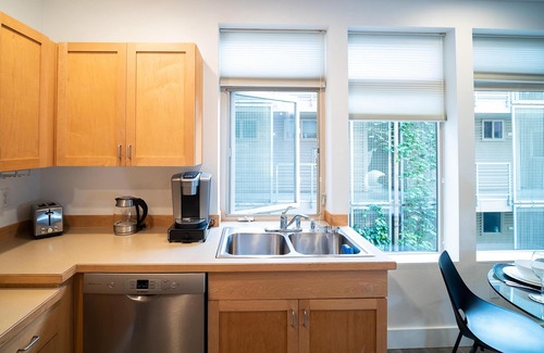 Belltown Apartment | Modern Studio in the Heart of the City II