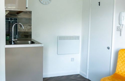 Hackney Downs Apartment | Modern studio near Arsenal Stadium