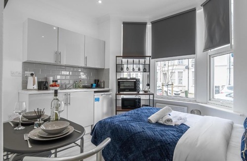 Brent Apartment | Modern Studio Rooms in Zone 2 London