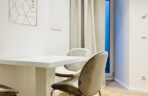 Funfhaus Apartment | Modern Style City Apartments