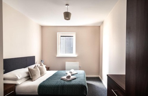 Old Trafford Apartment | Modern & Stylish 2 Bed Apartment in Manchester
