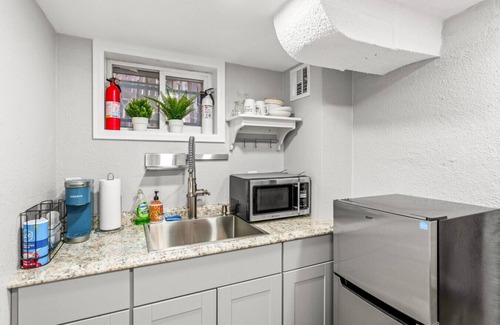 Speer Condo | Modern Suite in Denver’s Art District I Walkable