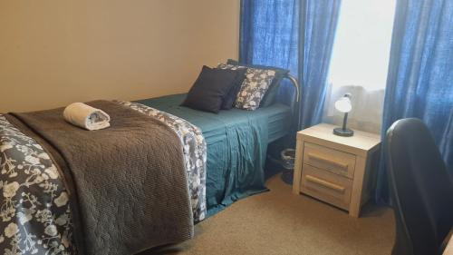 Te Atatu South House | Modern Sunny & Comfy Rooms near Henderson, Auckland