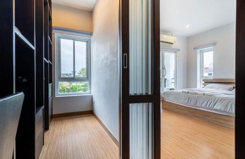 Wattana Villa | Modern Townhouse City Center 4 Floors 13 Guests
