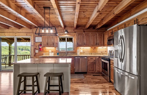 Baxter Cabin | MODERN UPSCALE CABIN WITH UNOBSTRUCTED LAKE & MOUNTAIN VIEWS