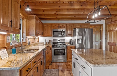 Baxter Cabin | MODERN UPSCALE CABIN WITH UNOBSTRUCTED LAKE & MOUNTAIN VIEWS