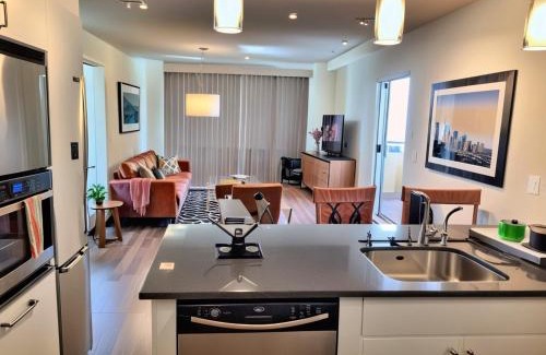 Hollywood Apartment | Modern Venice Beach Stay - Walk to Marina & Boardwalk