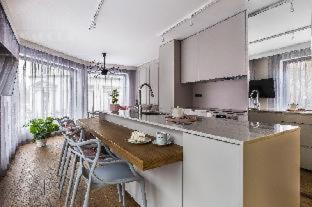 City Centre Apartment | Modern View of Planty Park
