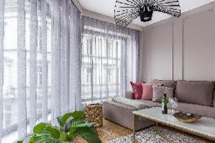City Centre Apartment | Modern View of Planty Park