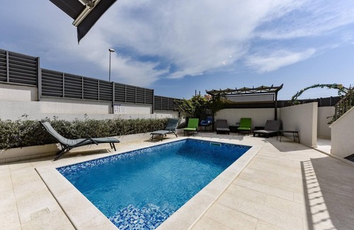 Sveti Filip i Jakov Villa | Modern villa in Sveti Filip with pool