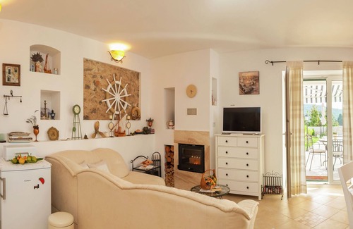 Cove Donja Krusica (Donje selo) Villa | Modern Villa in Grohote with Pool