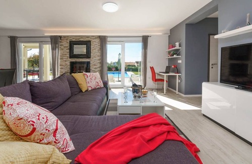 Labinci Villa | Modern Villa Landa with swimming pool only 7 km from beach