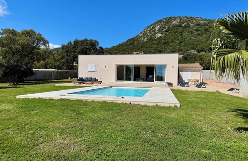 Pinarellu Villa | Modern villa with pool and garden for 6 people max.