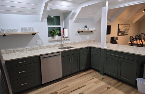 Waynesville Cabin | Modern Waynesville Cabin Getaway! 2 Fireplaces, Pool Table, Close To Everything!