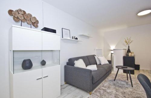 Lietzow Apartment | moderne Ferienwohnung mit Kamin, Balkon - Ferienresidenz Zwei Bodden FeWo111