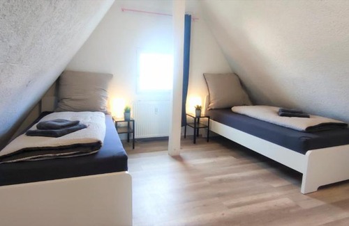 Trossingen Apartment | Moderne Monteurwohnung für 6 Personen bei Villingen-Schwenningen, TV, Einzelbetten, WLAN, Bettwäsche, Handtücher inklusive - TR01
