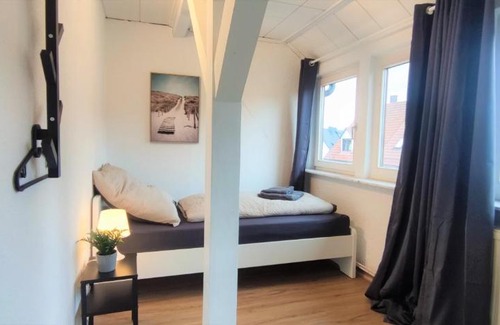Trossingen Apartment | Moderne Monteurwohnung für 6 Personen bei Villingen-Schwenningen, TV, Einzelbetten, WLAN, Bettwäsche, Handtücher inklusive - TR01