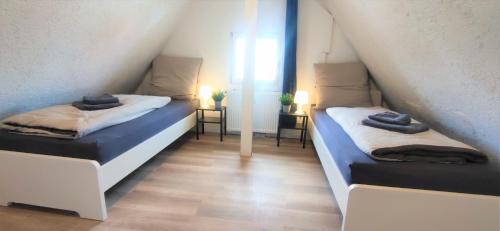 Trossingen Apartment | Moderne Monteurwohnung für 6 Personen bei Villingen-Schwenningen, TV, Einzelbetten, WLAN, Bettwäsche, Handtücher inklusive - TR01