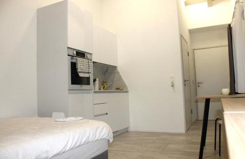 Bilten Apartment | Modernes Studio mit eigenem Bad, Küche & Parkplatz