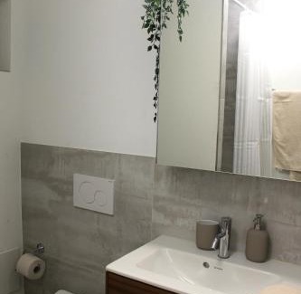 Bilten Apartment | Modernes Studio mit Küche & Parkplatz