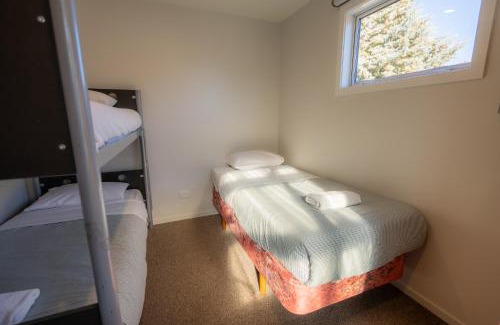 Twizel House | Modernised Mackenzie with central location.