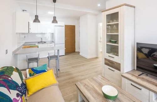 Las Palmas de Gran Canaria Apartment | Moderno Apto en Playa de Las Canteras con Parking!