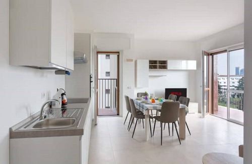 Lorenteggio Apartment | Moderno, Luminoso, Spazioso con Vista