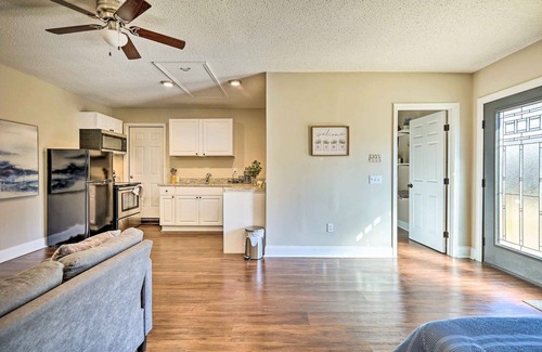 Normal Apartment | Modest Huntsville Studio w/Full Kitchen!