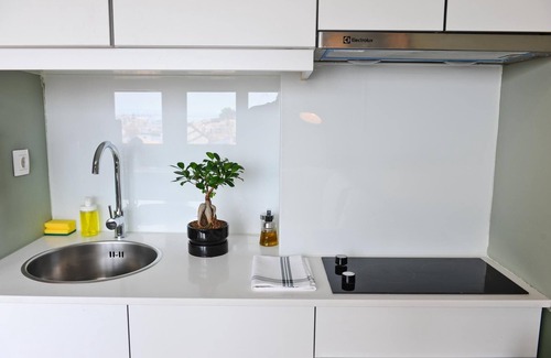 Santo Antonio Apartment | Mojito Breeze in Lisbon by Misha s Place 3C