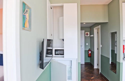 Santo Antonio Apartment | Mojito Breeze in Lisbon by Misha s Place 3C