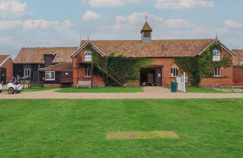 Woodbridge Cottage | MOLLY (COW SHED 6), pet friendly, with a garden in Campsea Ashe