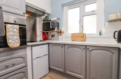 Nether Westcote Cottage | MOLLY'S BIT, pet friendly, with a garden in Bourton-On-The-Water