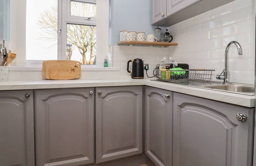 Nether Westcote Cottage | MOLLY'S BIT, pet friendly, with a garden in Bourton-On-The-Water