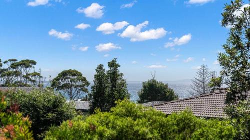 Narrawallee House | Mollymook Breeze - lovely 4 BR home with beach views