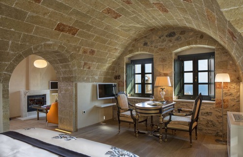 Monemvasia Hotel | Moni Emvasis Luxury Suites